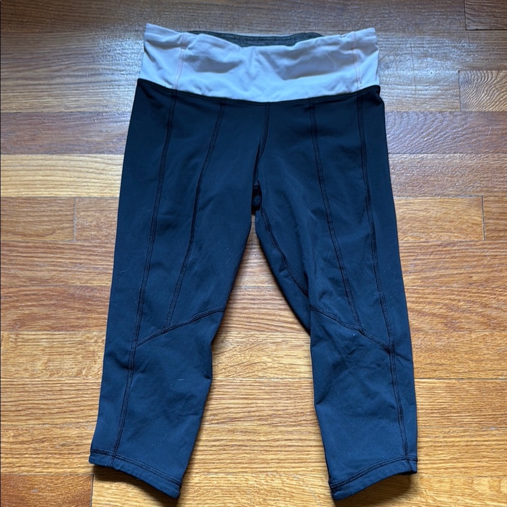 Lululemon Athletica Black and Pale Pink waistband tights